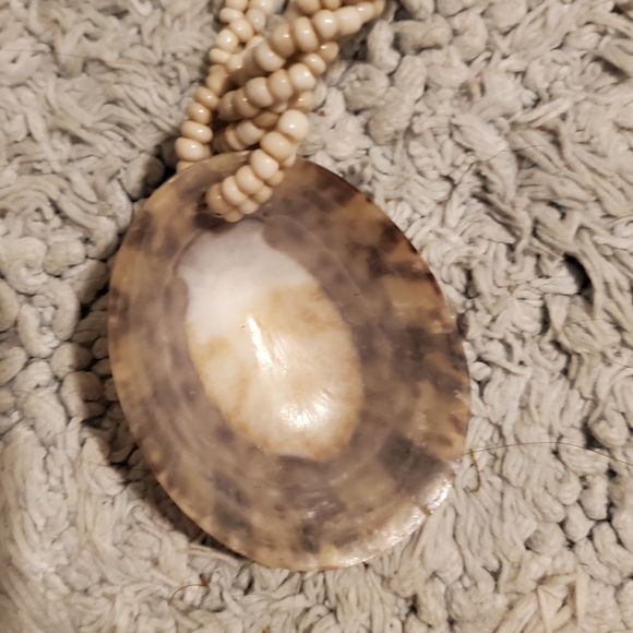 Shell necklace - Picture 4 of 5